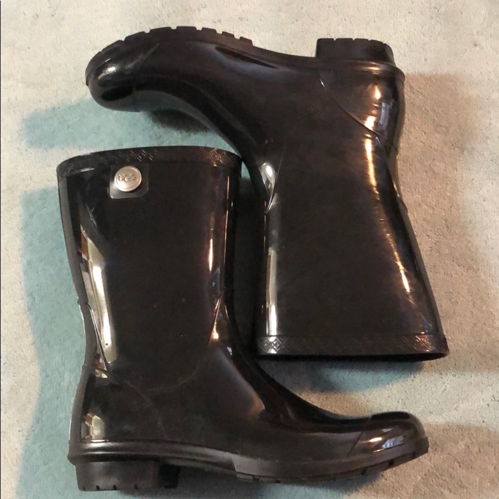 Ugg rain boot with shearling insole. Sz 9. Worn 4